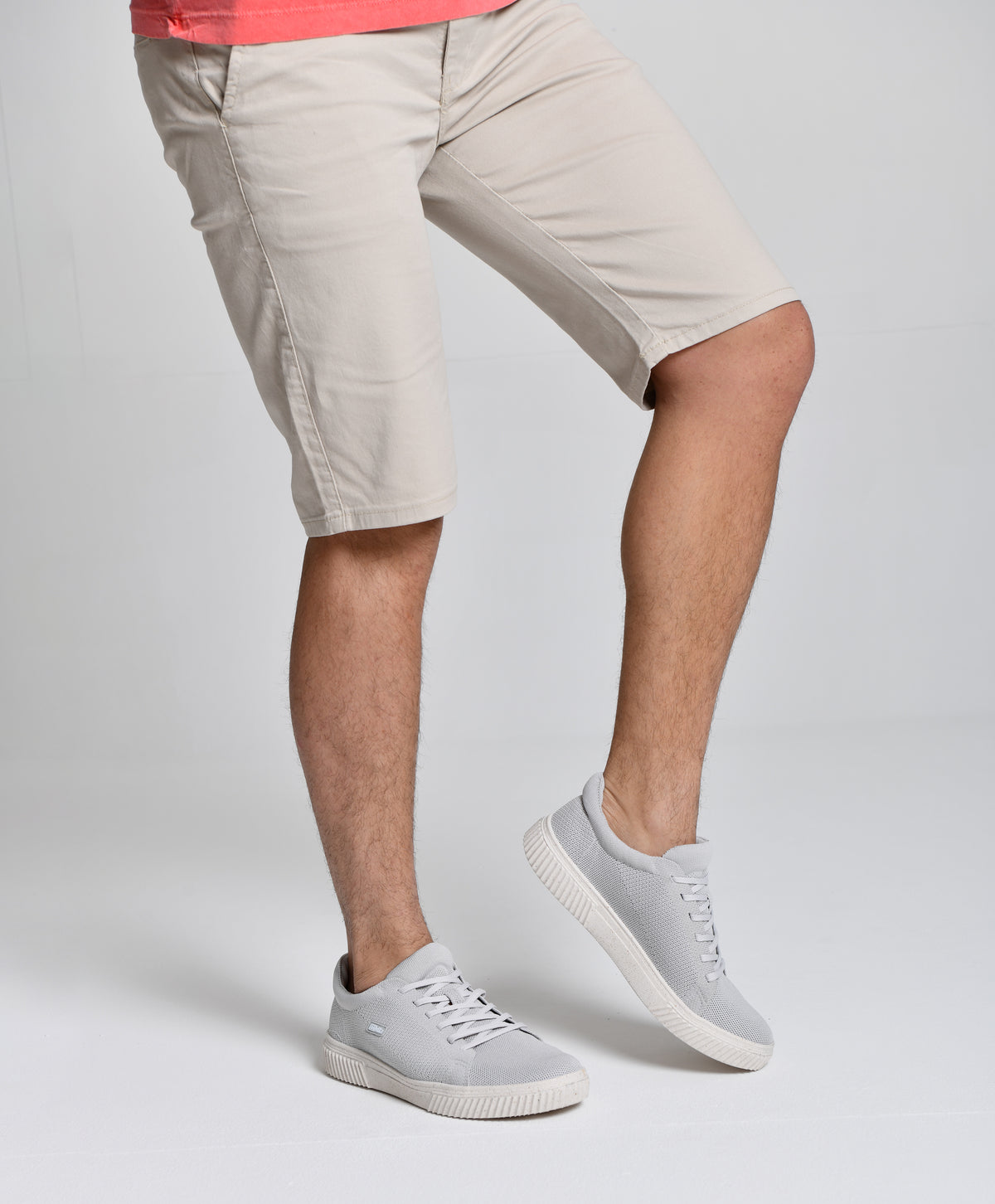 Tênis Cinza Solado Branco Alto Padrão cod 000781