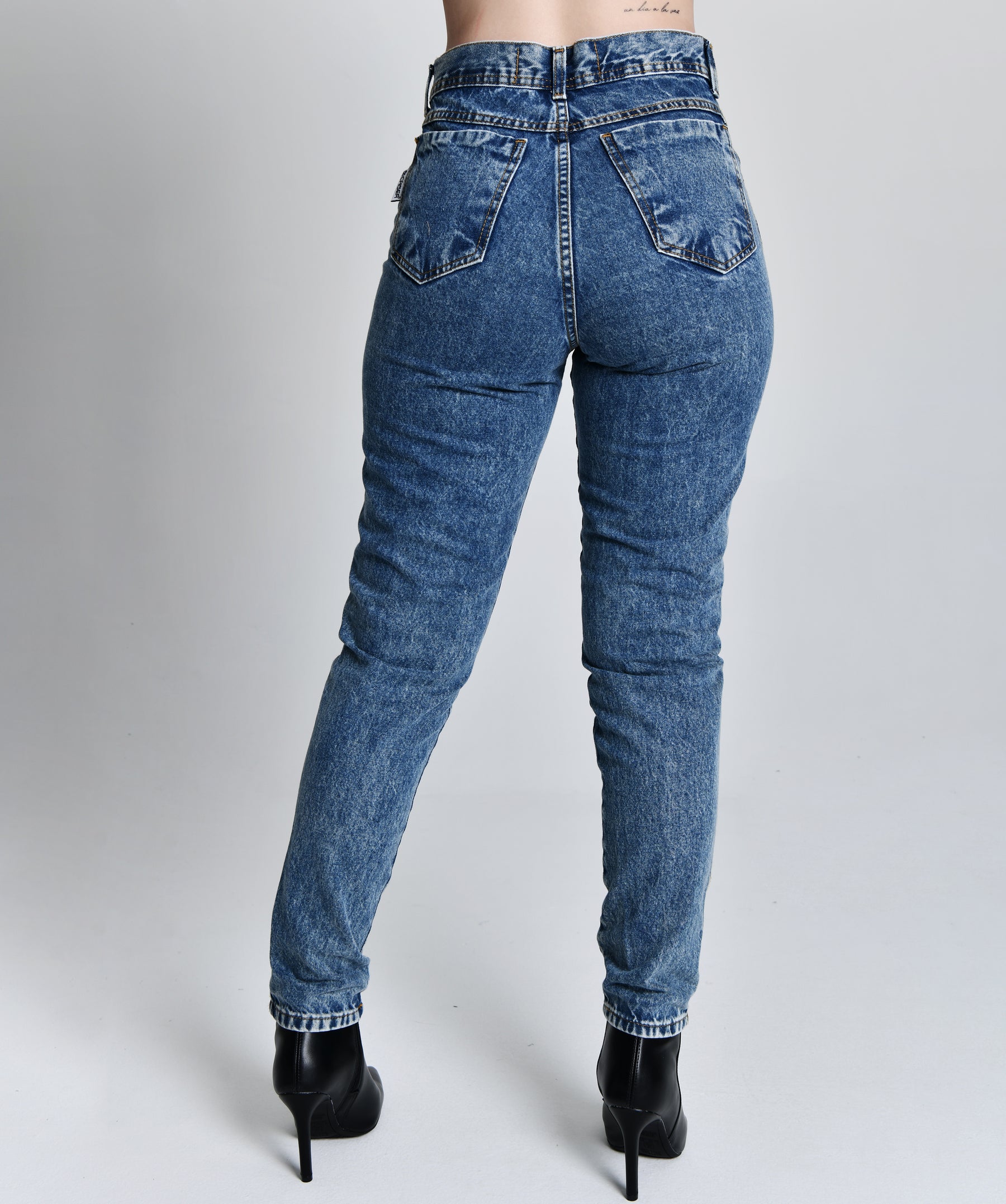 Calça Mom Jeans Médio
