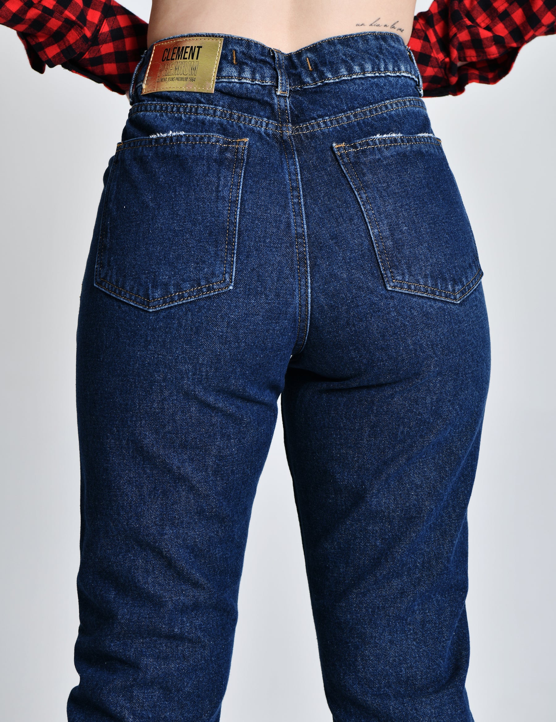 Calça Mom Jeans Escuro