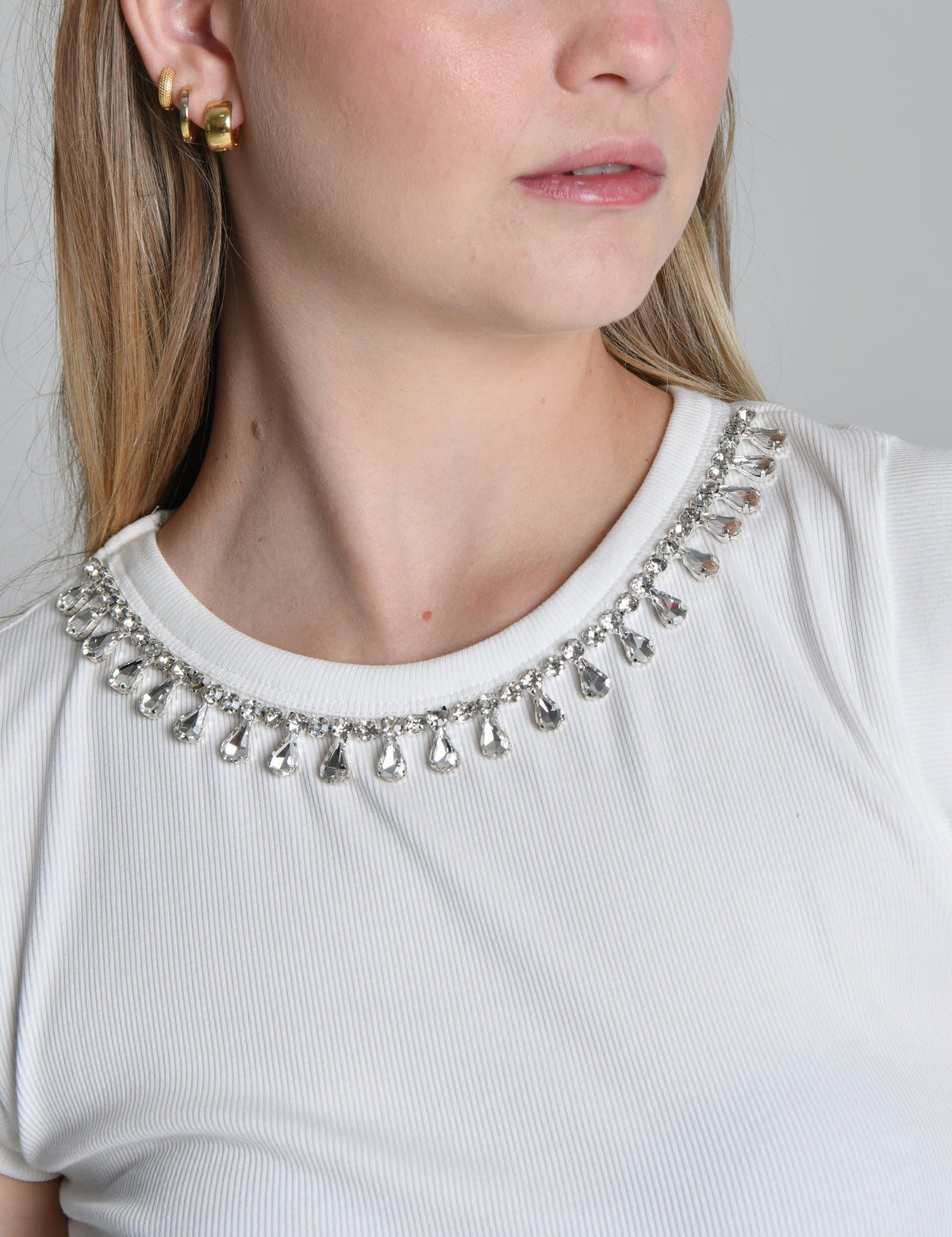 Blusa com Detalhes em Pedraria