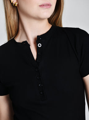 Blusa com detalhe de botão
