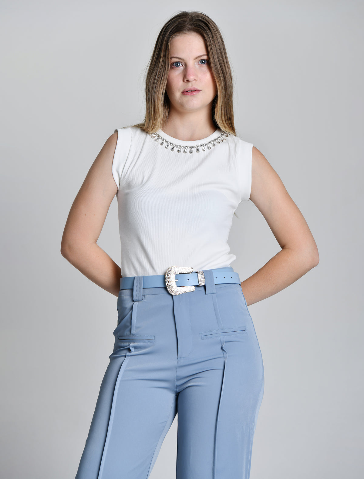 Blusa com Detalhes em  Pedraria